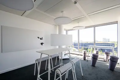 Mondernes Office mit Blick auf das Münchner Olympiastadion - 2