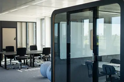 Mondernes Office mit Blick auf das Münchner Olympiastadion - 5